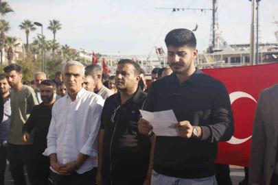 Marmaris kapalı çarşı esnafı, kapalı çarşının üstünün açılmaması için eylem yaptı