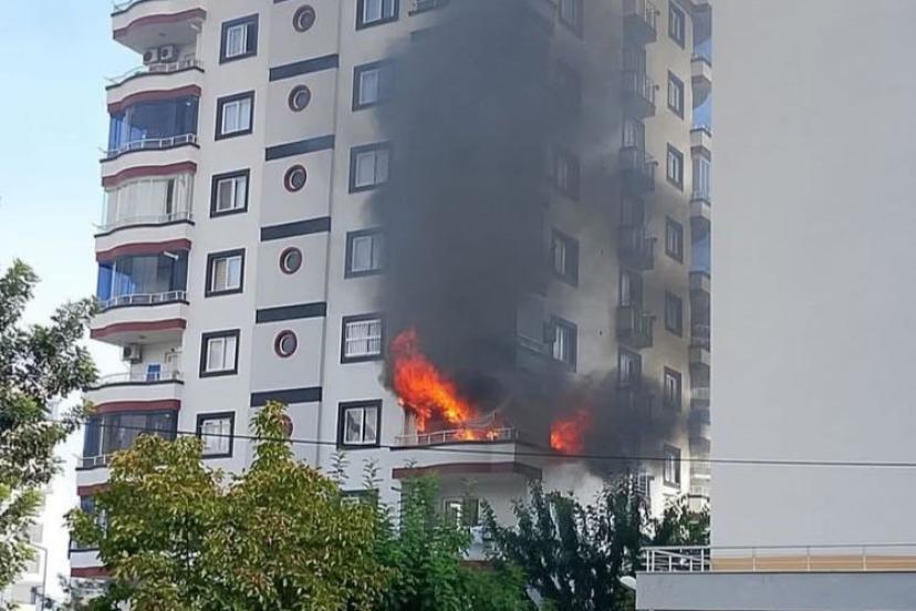 Mersin’de 9 katlı binada yangın: Alevler daireyi sardı