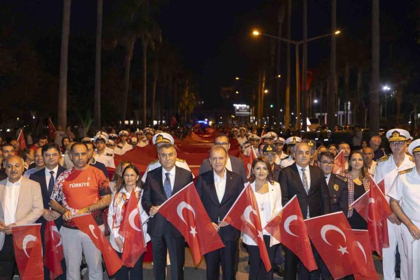 Mersin’de ’bayrak yürüyüşü’ düzenlendi