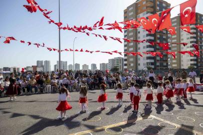 Mersin’de miniklerden Cumhuriyet Bayramı coşkusu