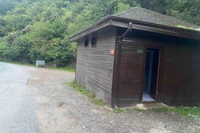 Mesire alanındaki şadırvanı tahrip ettiler