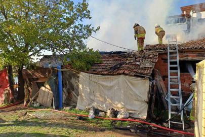 Metruk binada çıkan yangın korkuttu