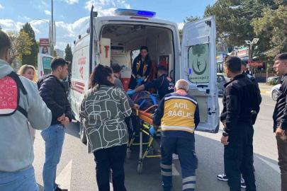 Minibüsün çarptığı yaşlı kadın yaralandı