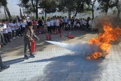 Minik itfaiyeciler yangın güvenliğini öğrendi