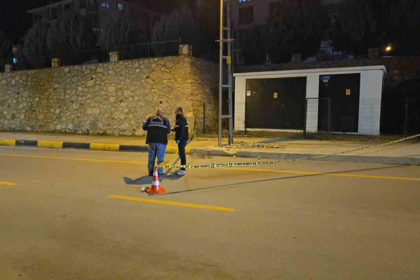 Motosiklet kaldırıma çarptı: 1 ölü, 1 yaralı