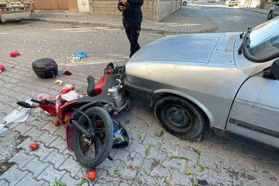 Motosiklet sürücüsünün yaralandığı kazada sebzeler yola saçıldı