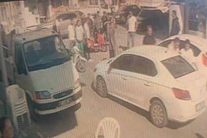 Motosikletli, önüne çıkan motosiklete çarpmamak isterken yola savruldu