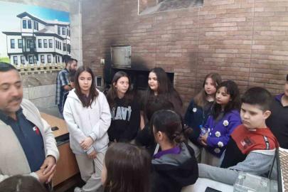 Mudurnu’da öğrenciler taş fırında fırıncılık mesleğini öğrendi