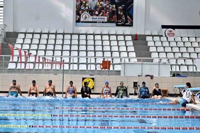 Muratpaşa’da ücretsiz yüzme eğitimleri başladı