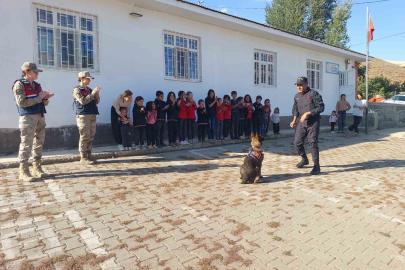Muş’ta jandarma ekiplerinden öğrencilere eğitici ziyaret