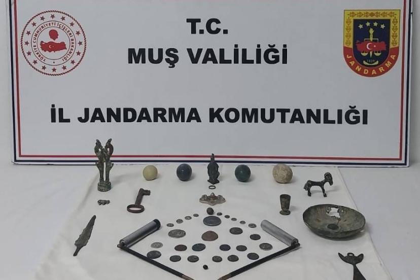 Muş’ta tarihi eser operasyonu: Çok sayıda obje ele geçirildi