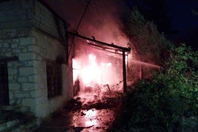 Müstakil ev alev alev yandı