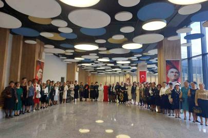 Nilüfer Kadın Korosu’ndan Cumhuriyet defilesi