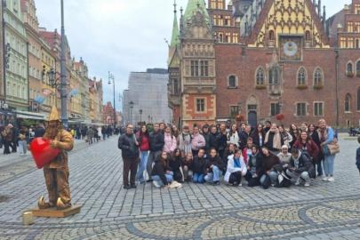 Nilüferli kız çocukları Polonya'da farkındalık yaratıyor