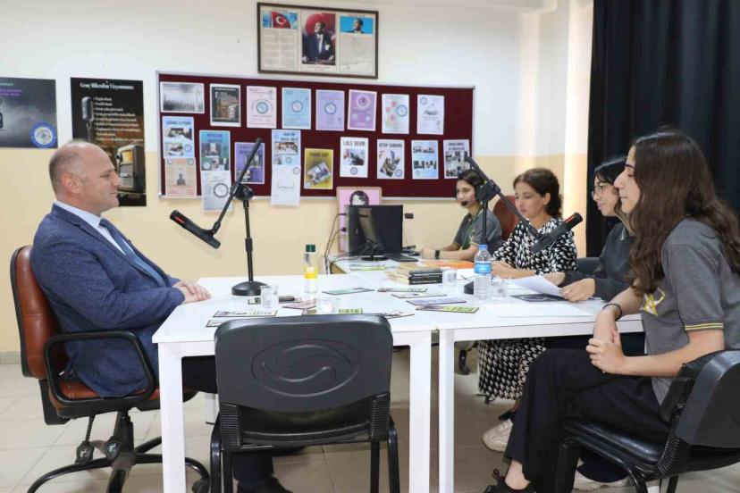 Öğrenciler sınav stresini ‘Genç Radyo’ ile aşıyor