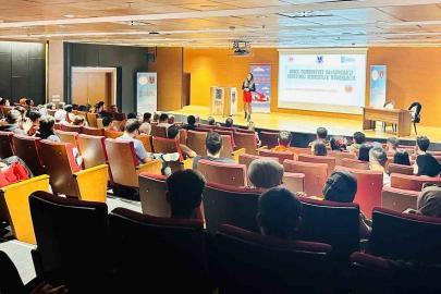 Öğrencilerin mesleki gelişimine katkı sunuyor