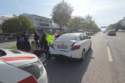 Orhangazi’de faciadan dönüldü: Tırın çarptığı otomobil metrelerce sürüklendi