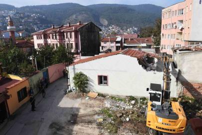 Osmangazi’de tarihi koruyan yıkım