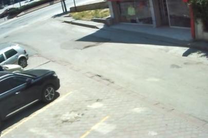 Otomobil çarpan kadının ağır yaralanmasına neden olan kazaya ait görüntüler ortaya çıktı