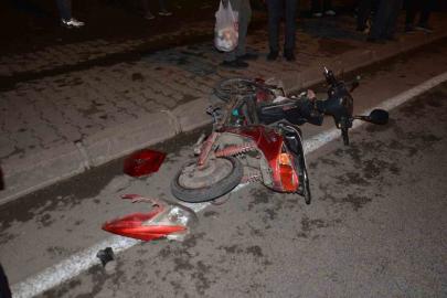 Otomobil elektrikli bisiklete çarptı: 1 ölü, 1 yaralı