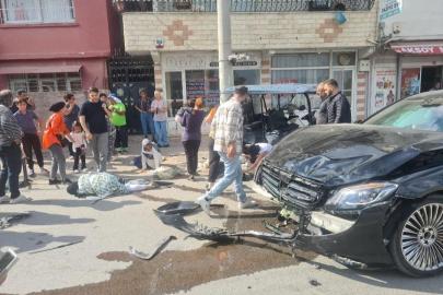 Otomobil ile golf aracı çapıştı: 2’si ağır 3 yaralı