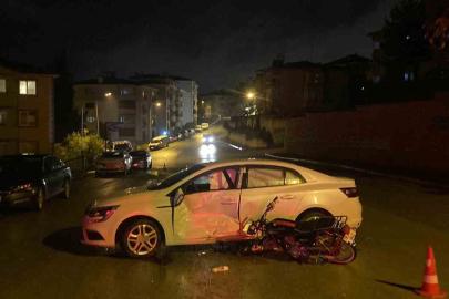 Otomobil ile motosiklet çarpıştı: 1’i ağır 2 yaralı