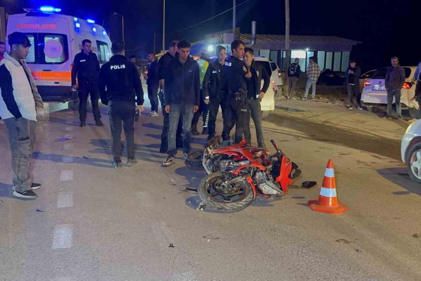 Otomobil ile motosiklet çarpıştı: 3 yaralı