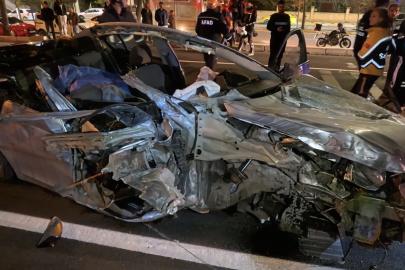 Otomobil tıra arkadan çarptı: 1 ölü 1 ağır yaralı