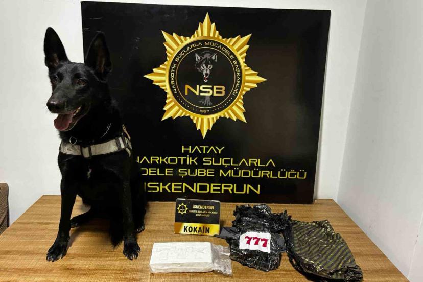 Otomobilin kaputundan 5 buçuk milyon TL’lik uyuşturucu çıktı