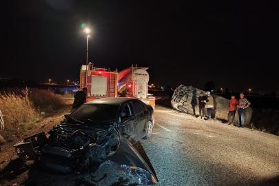 Otomobille, minibüs çarpıştı: 3 yaralı