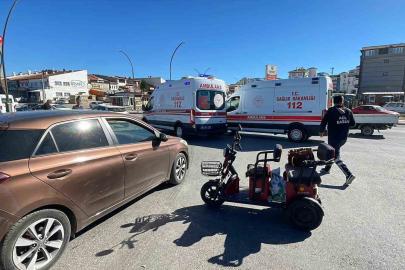 Otomobille üç tekerlekli elektrikli bisiklet çarpıştı: 1 yaralı