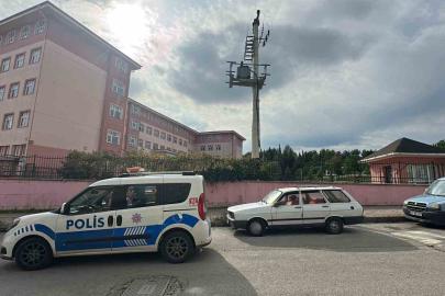 Özel eğitim öğrencisi okulda arkadaşını makasla yaraladı