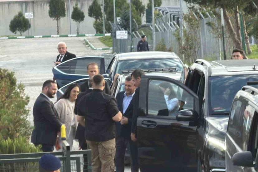 Özgür Özel, Düzce’de tutuklu bulunan Pınar Türker’i ziyaret etti