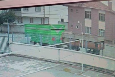 Park edilen römorklar hareketlenip duvara çarptı