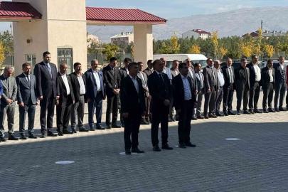 Patnos’ta Muhtarlar Günü’nde Ballı Kutlama