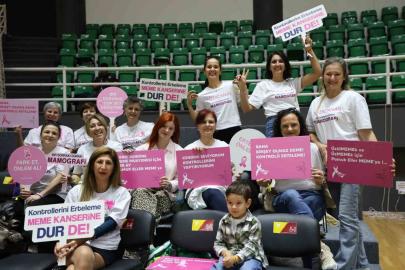 Pembe farkındalık parkeye taşındı