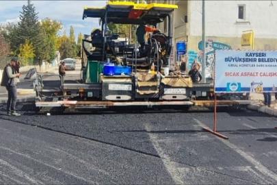 Pınarbaşı’na 2 günde 2 bin ton sıcak asfalt serildi