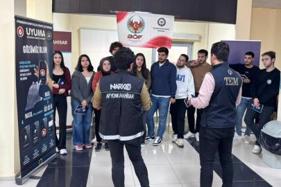 Polis öğrencileri terör ve narkotik suçlara karşı bilgilendirdi