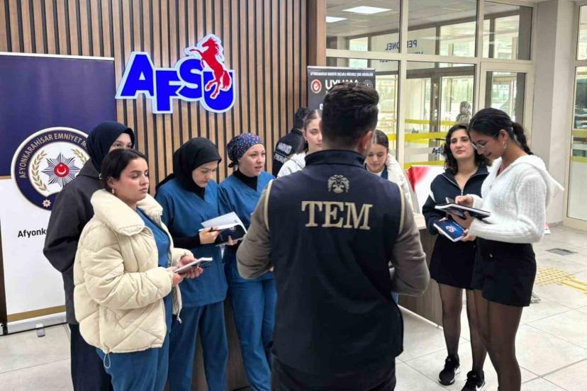 Polisten 17 bin üniversite öğrencisine terörle ve uyuşturucuyla mücadele eğitimi