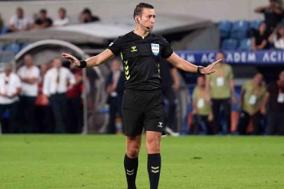 Profesyonel Futbol Disiplin Kurulu: "Üst Klasman Hakemi Zorbay Küçük hakkında bahis eylemi nedeniyle FDT’nin 57. maddesi uyarınca incelemenin devamına karar verilmiştir."