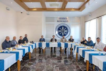 Rektör Emiroğlu, basınla bir araya geldi