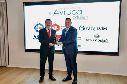 Rektör Kırışık, "Sosyalfest Yılın En Başarılı Projesi" ödülünü aldı