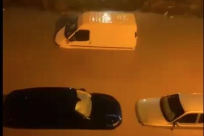 Sağanak Bergama’yı vurdu, sokaklar göle döndü