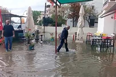 Sağanak yağış Aliağa’da su baskınlarına neden oldu