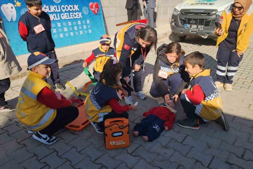 "Sağlıklı Çocuk, Sağlıklı Gelecek" programı devam ediyor