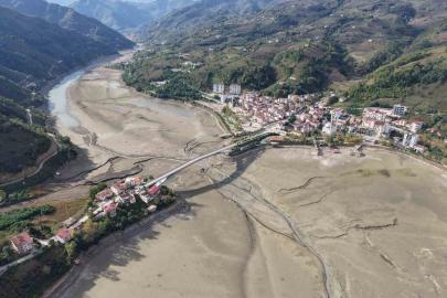 ‘Saklı Cennet’te sular çekildi, gerçekler ortaya çıktı: "Sığ göl, ölü toprak, sönük ilçe"