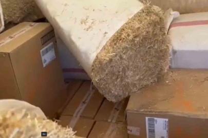 Saman balyalarına gizlenmiş 43 bin paket kaçak sigara ele geçirildi