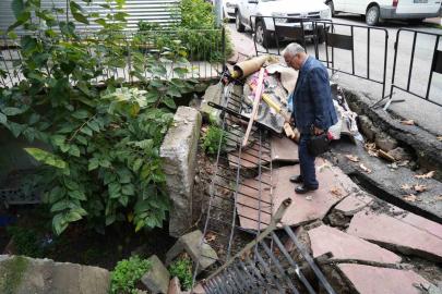 Samsun’da istinat duvarı ve kaldırım çöktü: Dükkan ve bodrum kat kullanılamaz hale geldi