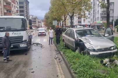 Samsun’da otomobil çöp kamyonuna çarptı: 1 yaralı