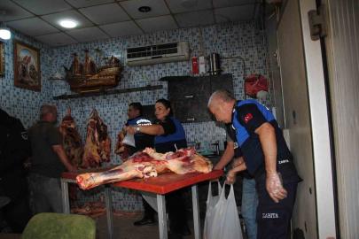 Şanlıurfa’da 1 ton kokmuş ve bozuk et ele geçirdi